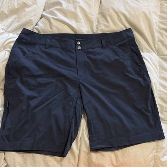 Columbia Pants - Columbia Women's Navy Flat Front Hiking Shorts 10 inseam like new 18w
